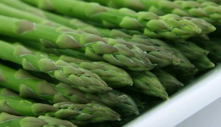asperges stomen of koken