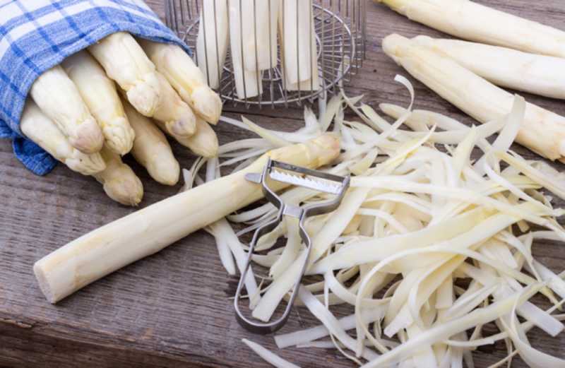 asperges schillen